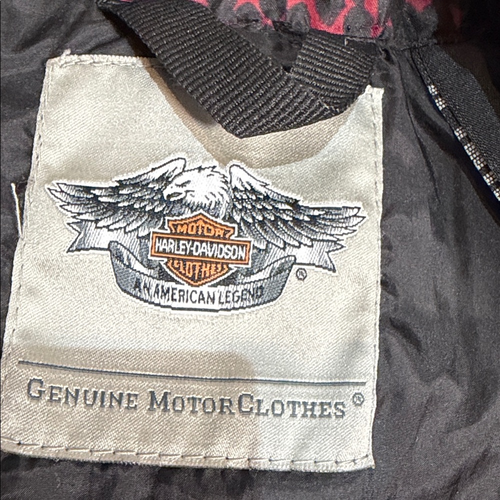Harley-Davidson Black and Burgundy Patterned Sleeveless Puffer Vest - Picture 3 of 6